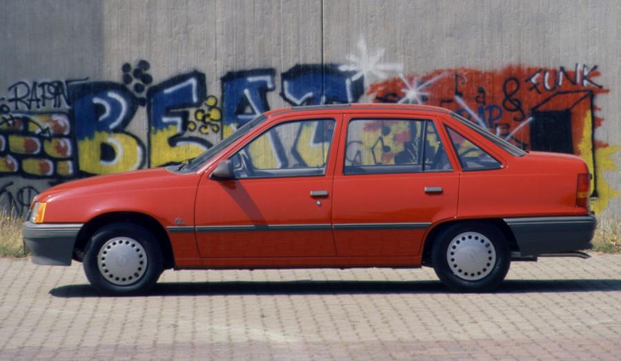 Opel Kadett GL Sedan (E) 1985 года  (фото 5 из 27)